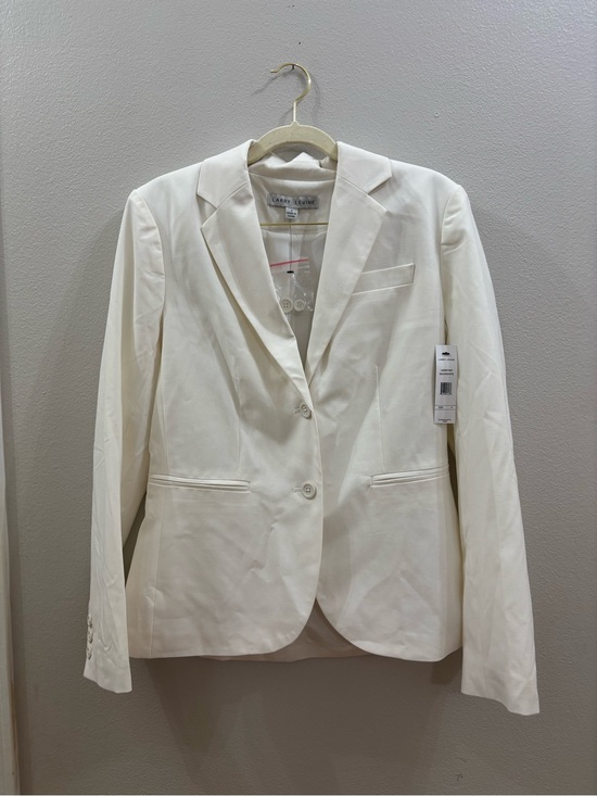 Larry Levine Jackets & Blazers - Larry Levine Women's Cream Two-Button Notch Lapel Blazer